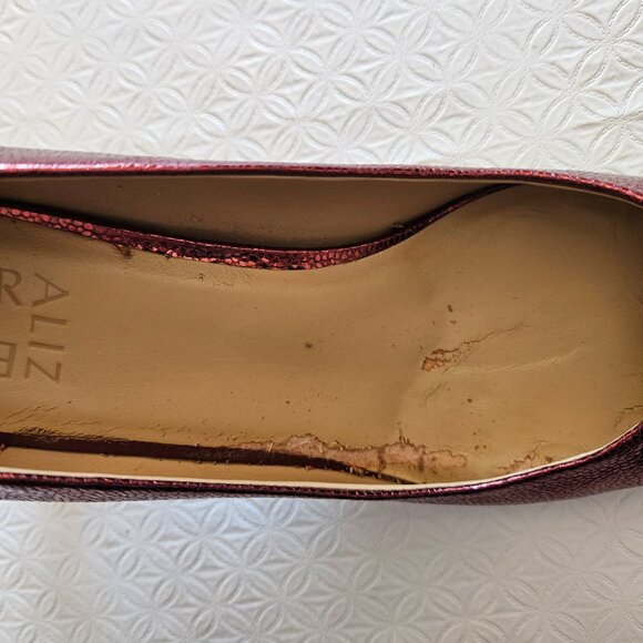 "Ruby Slippers" = Naturalizer red metallic leather pumps - Picture 4 of 5